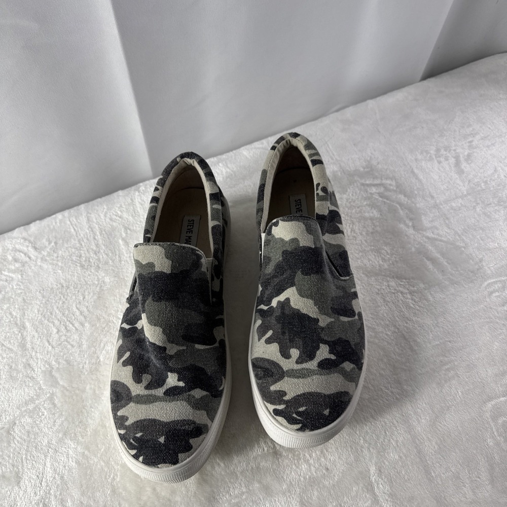 Steve Madden Camo Slip On Sneakers Womens Sz 10 Med